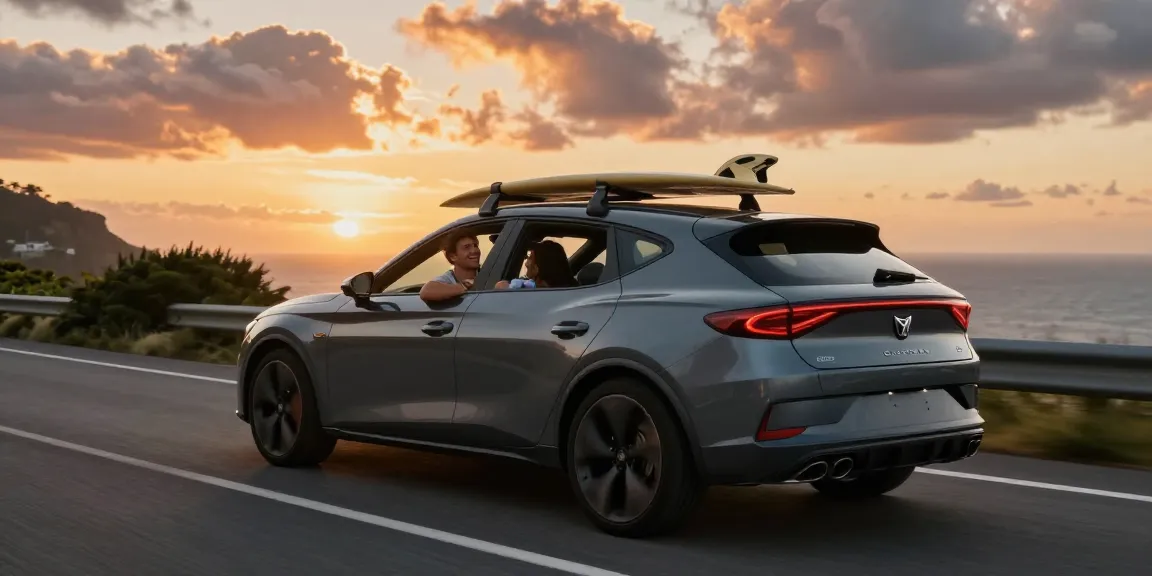 Noleggio lungo termine Cupra: un'auto sportiva sulla strada costiera con una coppia felice.